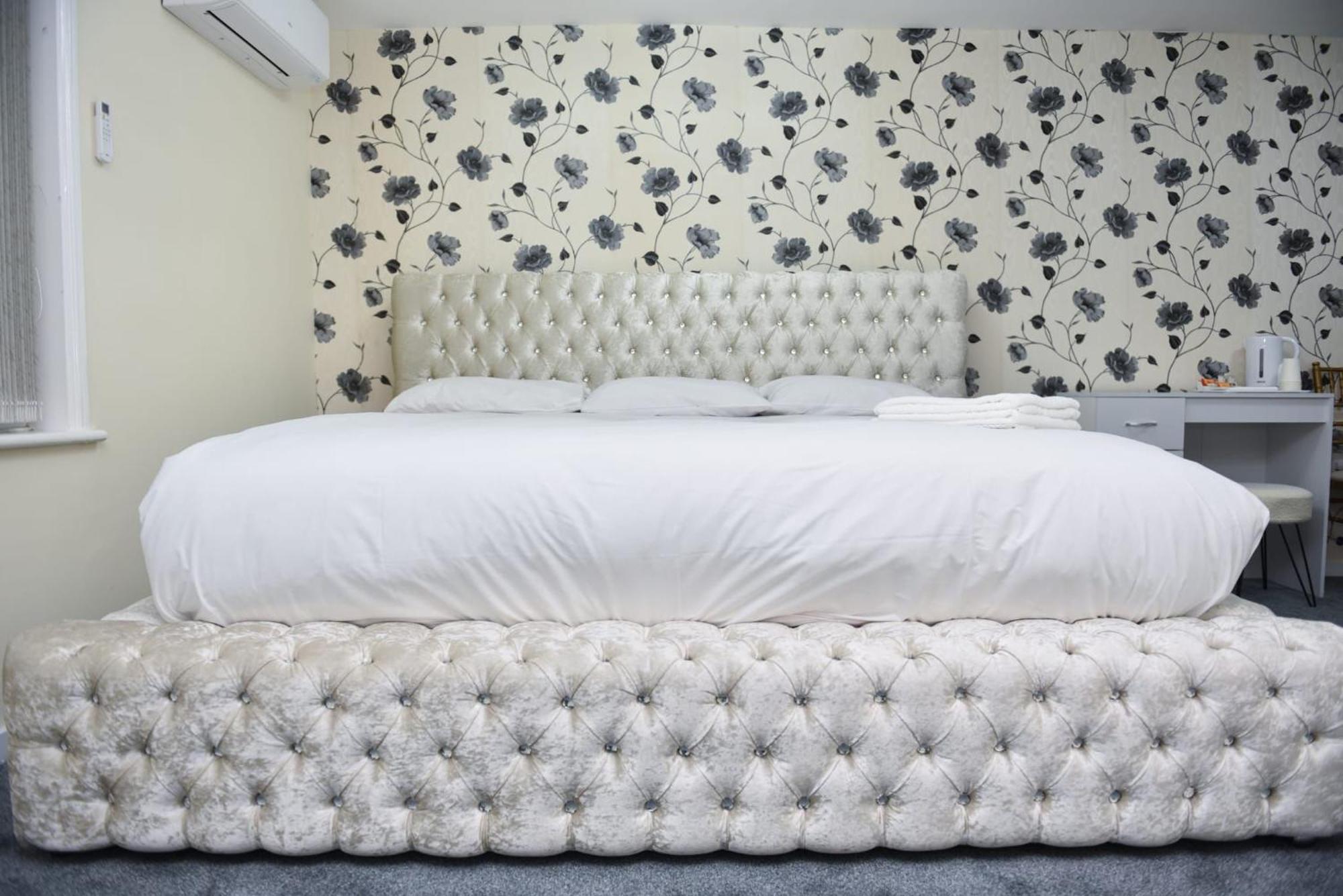 Zaheer'S Hotel Baldock Dış mekan fotoğraf